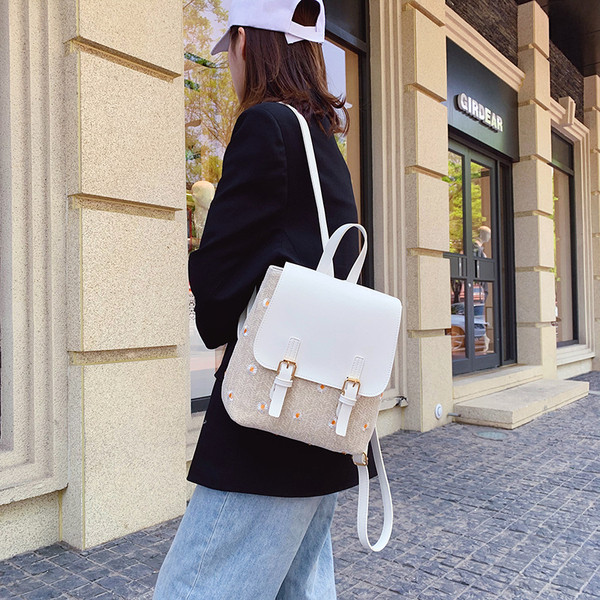 Modern női hátizsák fém rögzítéssel