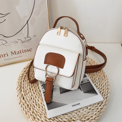 Női hátizsák fém rögzítéssel az első zsebben