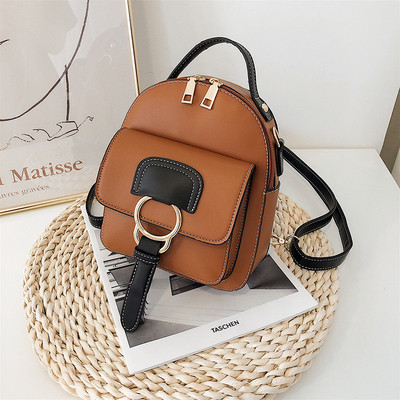 Női hátizsák fém rögzítéssel az első zsebben