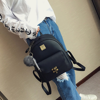 Ženski kožni ruksak s donje strane