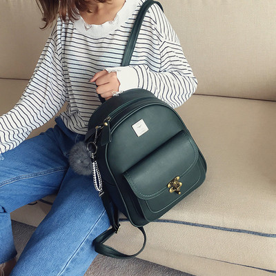 Ženski kožni ruksak s donje strane