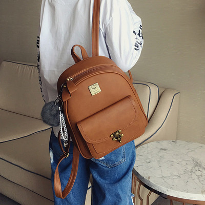 Ženski kožni ruksak s donje strane