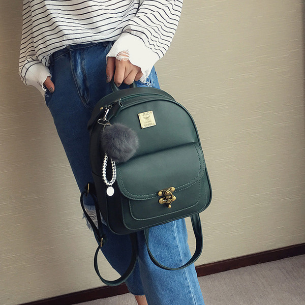 Ženski kožni ruksak s donje strane