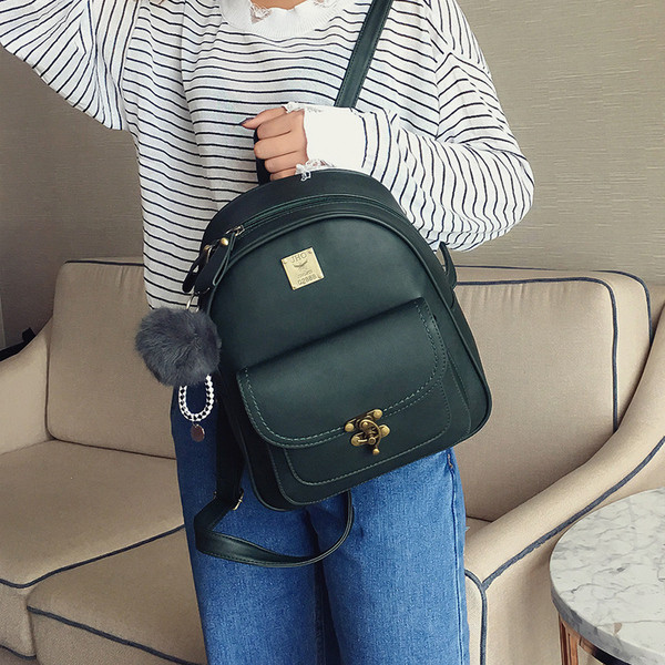 Ženski kožni ruksak s donje strane