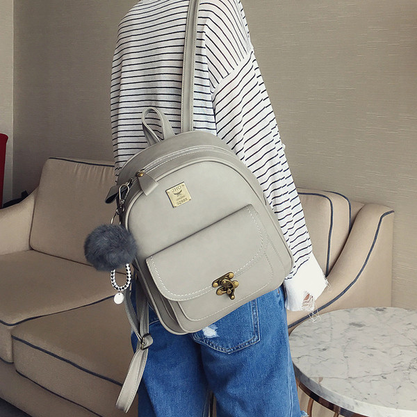 Ženski kožni ruksak s donje strane