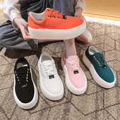 Ženske tenisice u različitim bojama s vezicama i ravnim potplatom