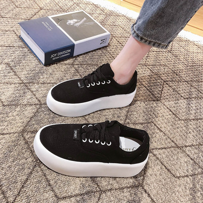 Ženske tenisice u različitim bojama s vezicama i ravnim potplatom