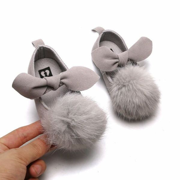 Модерни бебешки обувки с панделка и пух 