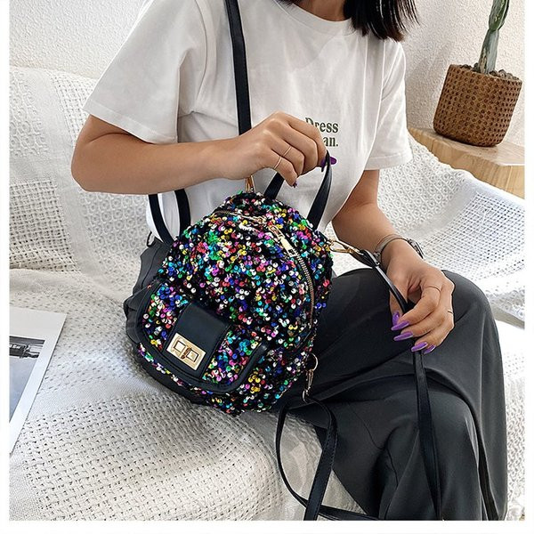 Női hátizsák flitterekkel és elülső zsebbel