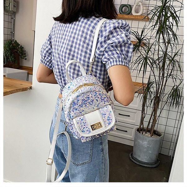 Női hátizsák flitterekkel és elülső zsebbel