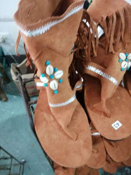 Novi model sandala od eko antilopa i ukrasa od perlica