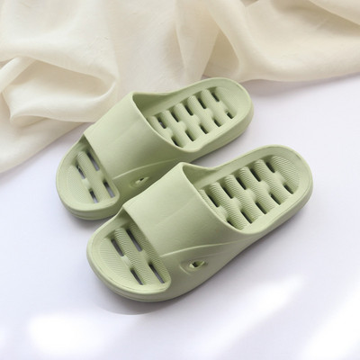 Tüdrukutele sobivad vabaaja sussid mitmes värvitoonis