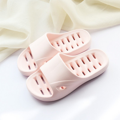 Tüdrukutele sobivad vabaaja sussid mitmes värvitoonis