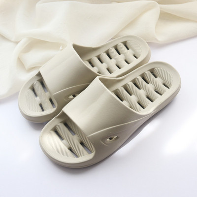 Tüdrukutele sobivad vabaaja sussid mitmes värvitoonis