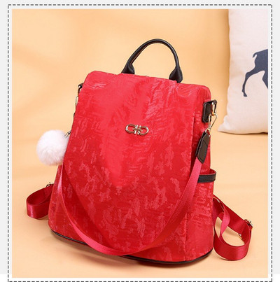 Μοντέρνο γυναικείο βελούδινο σακίδιο και αξεσουάρ