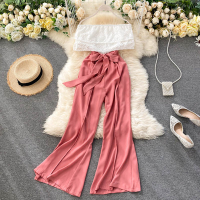 Alkalmi női overall csipkével és derékövvel