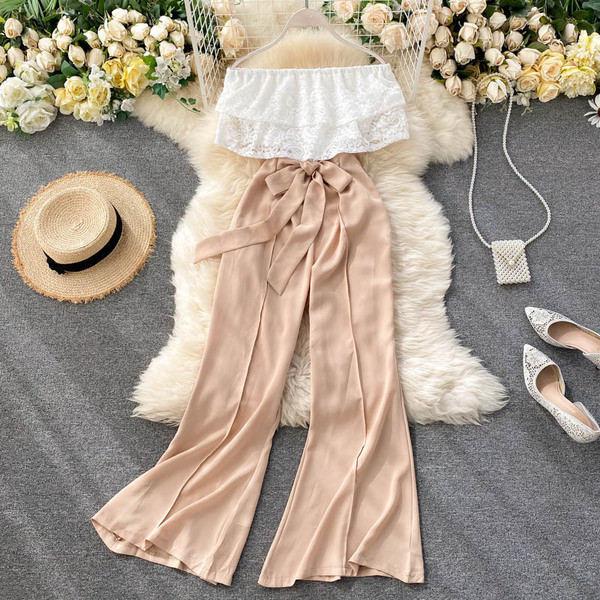 Alkalmi női overall csipkével és derékövvel