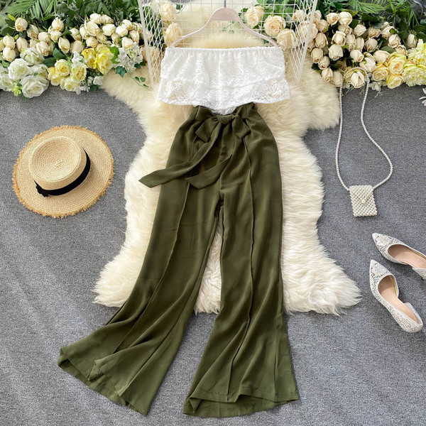 Alkalmi női overall csipkével és derékövvel