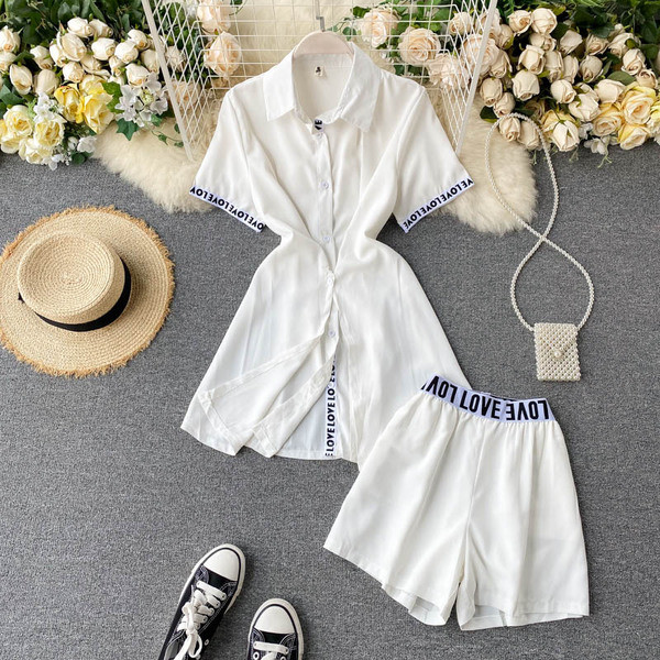 Napi női kétrészes szett fehér színben, felirattal, magas derékkal