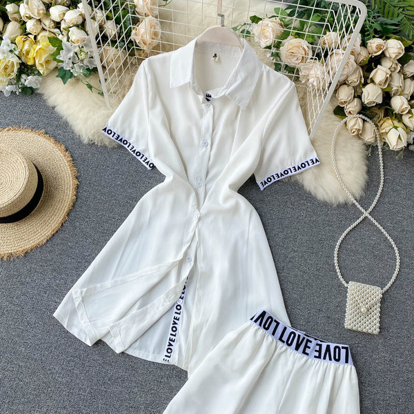 Napi női kétrészes szett fehér színben, felirattal, magas derékkal