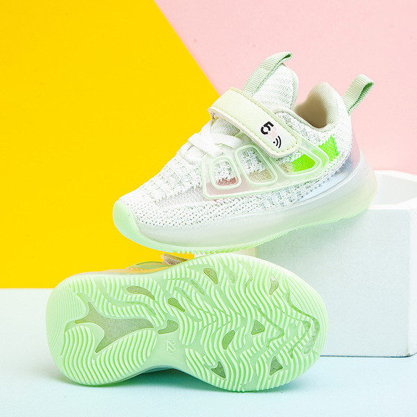 Új modell gyerekcipők lányoknak matricával