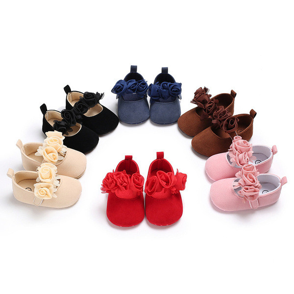 Babacipő 3D-s virágokkal és matricákkal