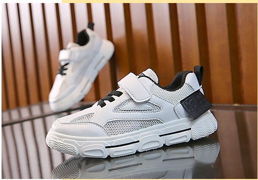 Alkalmi, fűzős és matricás gyerekcipő fiúknak