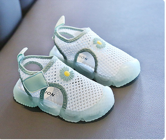 Paprasti vaikiški basutės mergaitėms