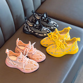 Moodsad paeltega laste tossud tüdrukutele