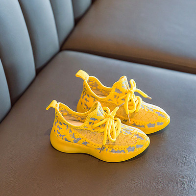 Moodsad paeltega laste tossud tüdrukutele