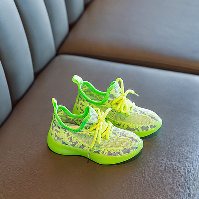 Moodsad paeltega laste tossud tüdrukutele