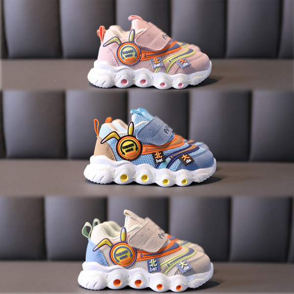 Alkalmi gyerek tornacipő fiúknak matricával