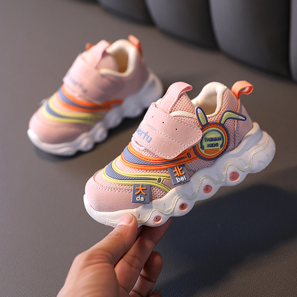 Alkalmi gyerek tornacipő fiúknak matricával