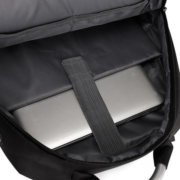 Laptop hátizsák USB porttal és zsebekkel