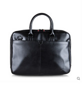 Преносима чанта за лаптоп от еко кожа с преден джоб и къса дръжка