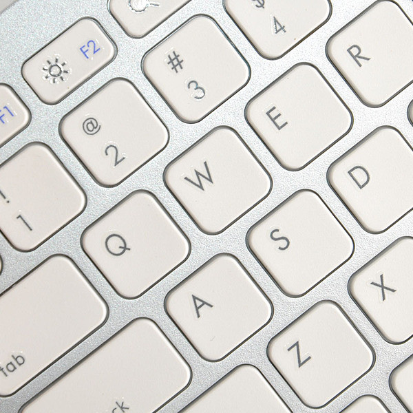 Universaalne Bluetooth-klaviatuur