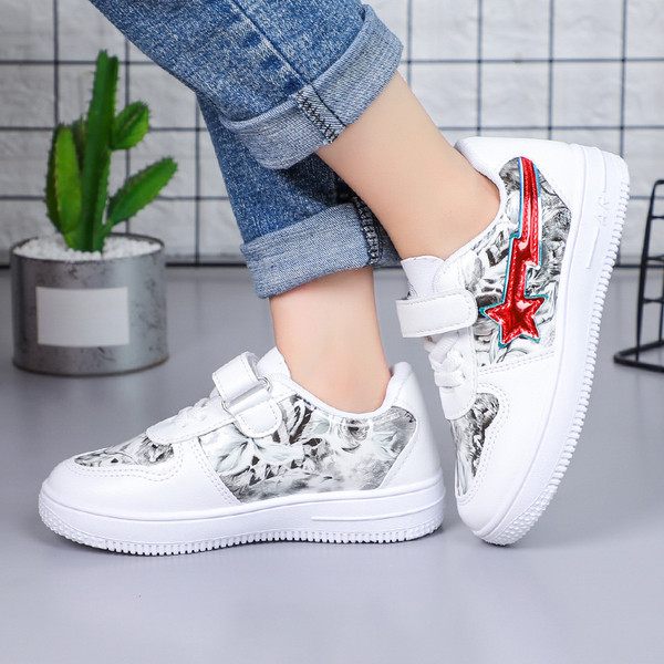 Moodsad kleebistega laste tossud tüdrukutele