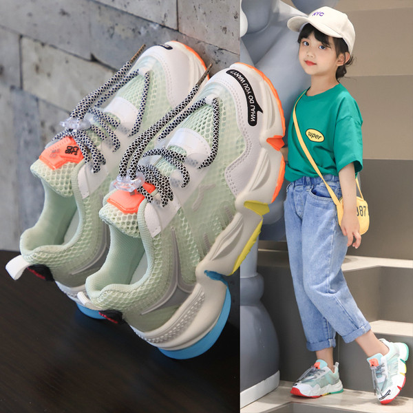 Aktuális fűzős, durva talpú gyerekcipő lányoknak