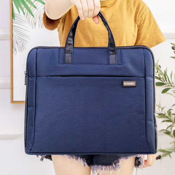 Embleemi ja lühikeste sangadega sülearvutikott