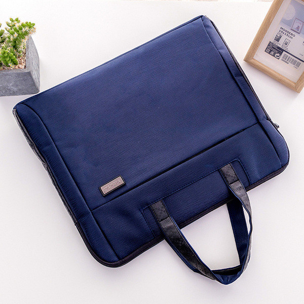 Embleemi ja lühikeste sangadega sülearvutikott