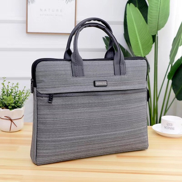 Чанта за лаптоп с къси дръжки и емблема