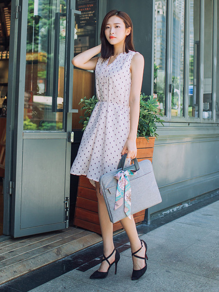 Stílusos táska 15,6 hüvelykes laptophoz, színes szalaggal