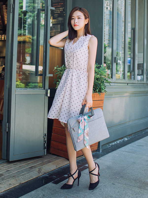 Stílusos táska 15,6 hüvelykes laptophoz, színes szalaggal