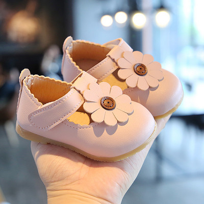 Бебешки обувки с лепенки и 3D елемент