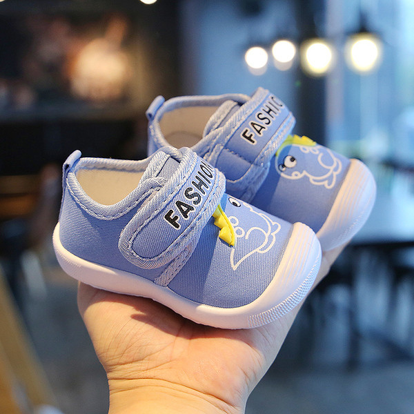 Dječje cipele s naljepnicom i aplikacijom za djevojčice i dječake