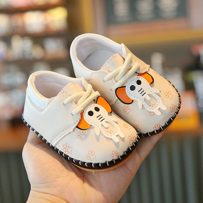 Eko bőrből készült babacipő 3D elemmel