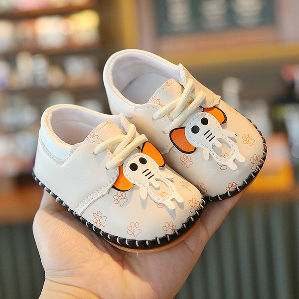 Eko bőrből készült babacipő 3D elemmel