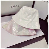 Peegeldav naiste müts