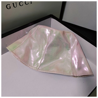 Peegeldav naiste müts