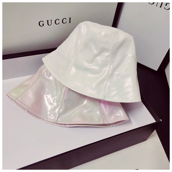 Peegeldav naiste müts